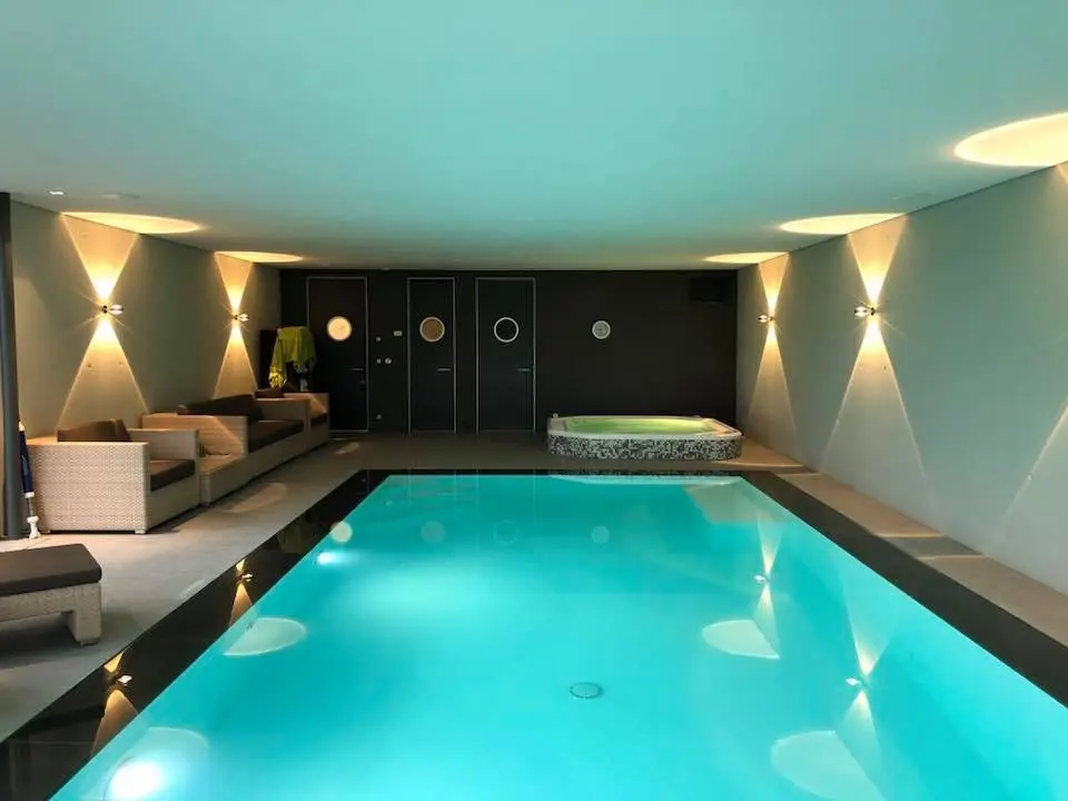 Aménagement complet de jardin autour d'une piscine