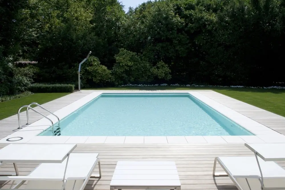 Bassin sur mesure avec terrasse