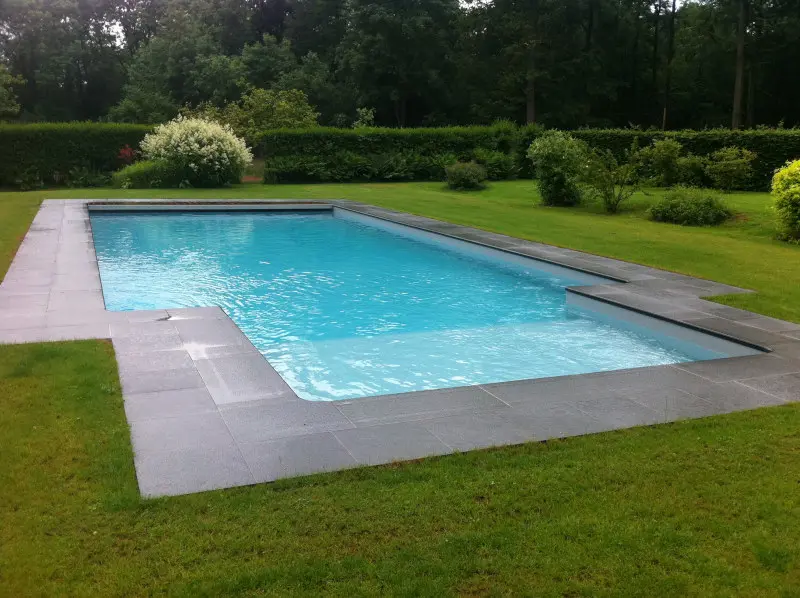 Piscine à débordement