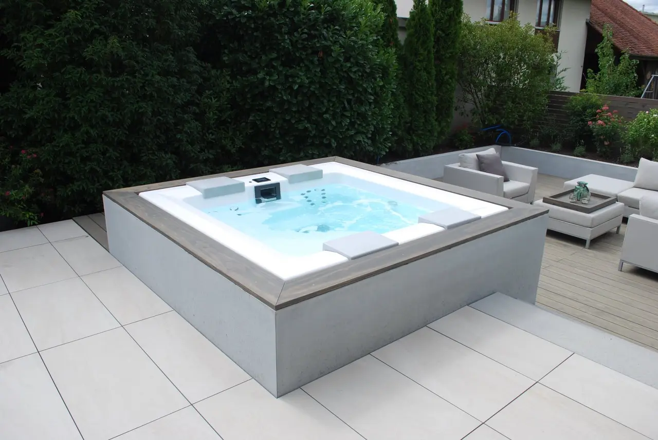 Spa extérieur intégré